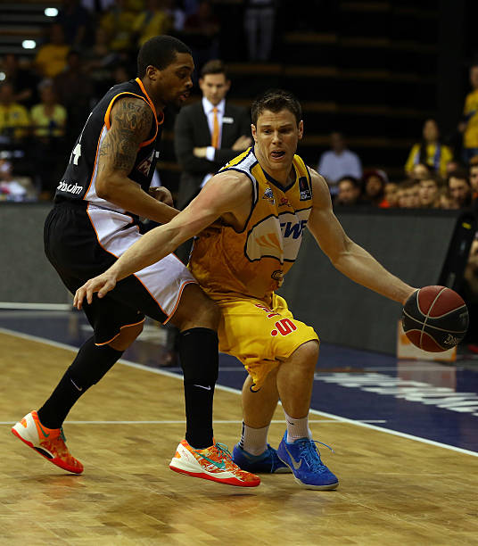 内球员留洋 内球员留洋